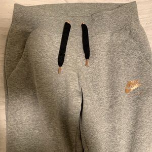Grey Nike sweatpants/joggers